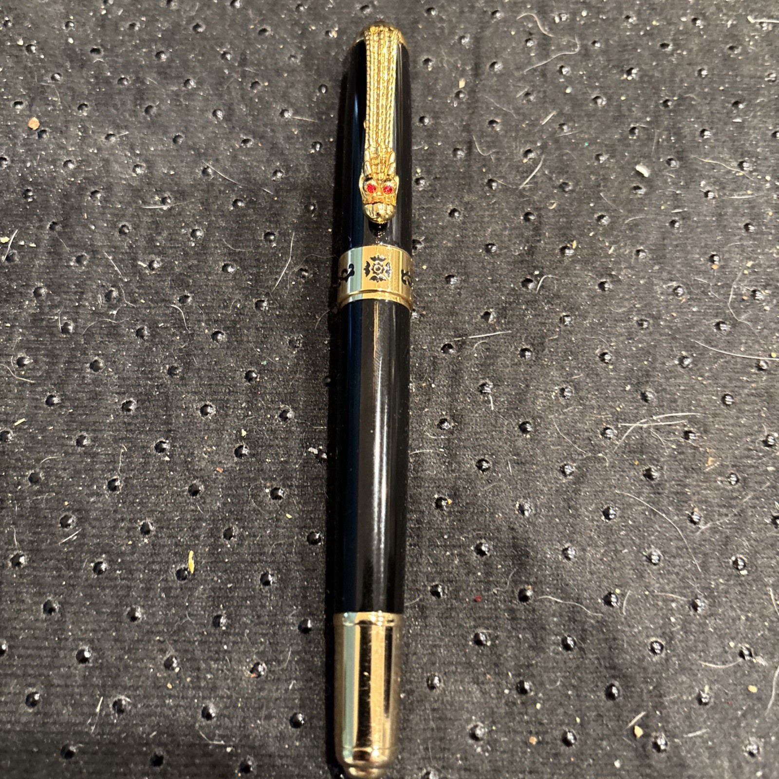 Jinhao Emperor Dragon Fountain Pen – Gold Trim, Red Jewel Eyes