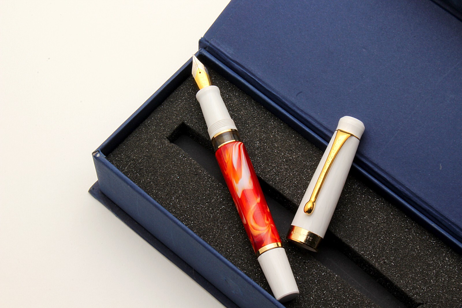 Kanwrite Heritage Orange & White Acrylic Piston System Fountain Pen New With Box