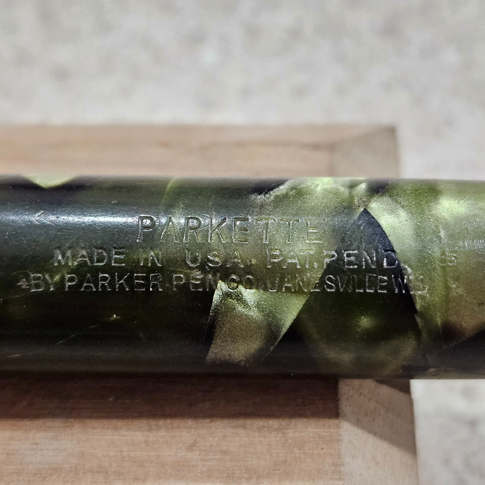 Vintage Parker Parkette Lever Fill Green Pearl & Black Ends 4-3/4″ Fountain Pen