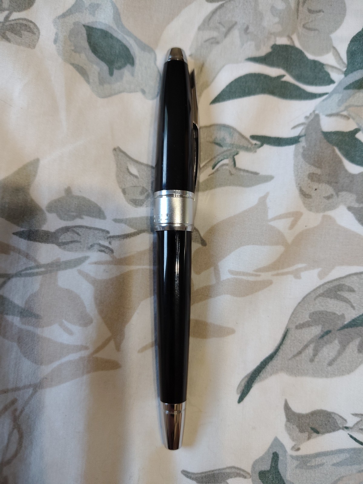 Cross Apogee Glossy Black Laque Rhodium Trim Fountain Pen, Fine 18k Gold Nib