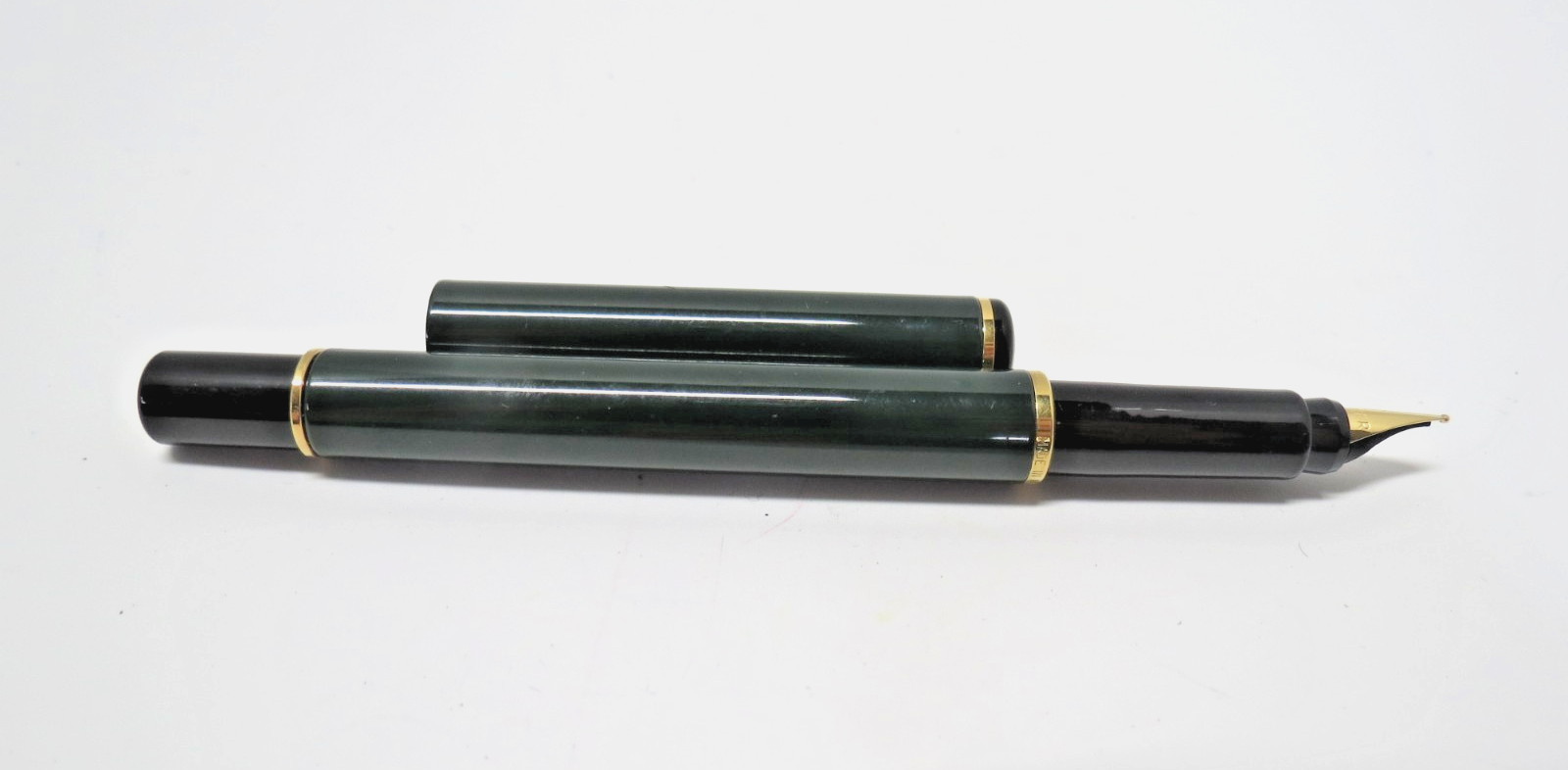Parker Fountain Pen–Forest Green with Gold Trim, made in UK