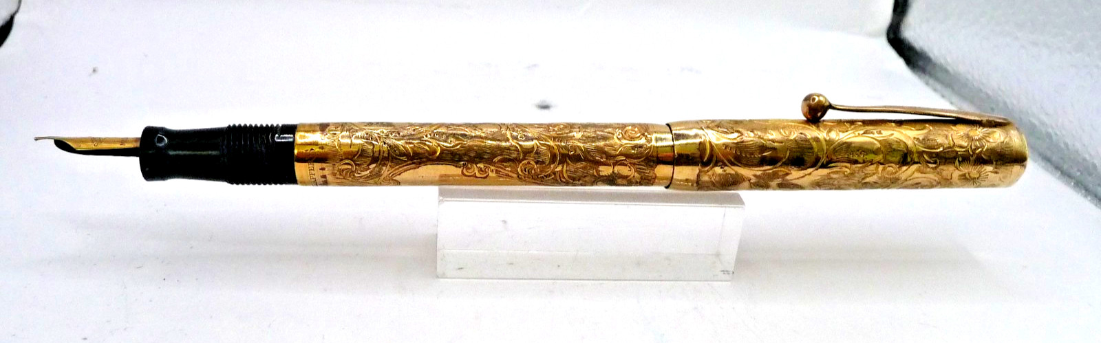 Sheaffer Vintage Gold Overlay Lever Fill Fountain Pen==restored–fine