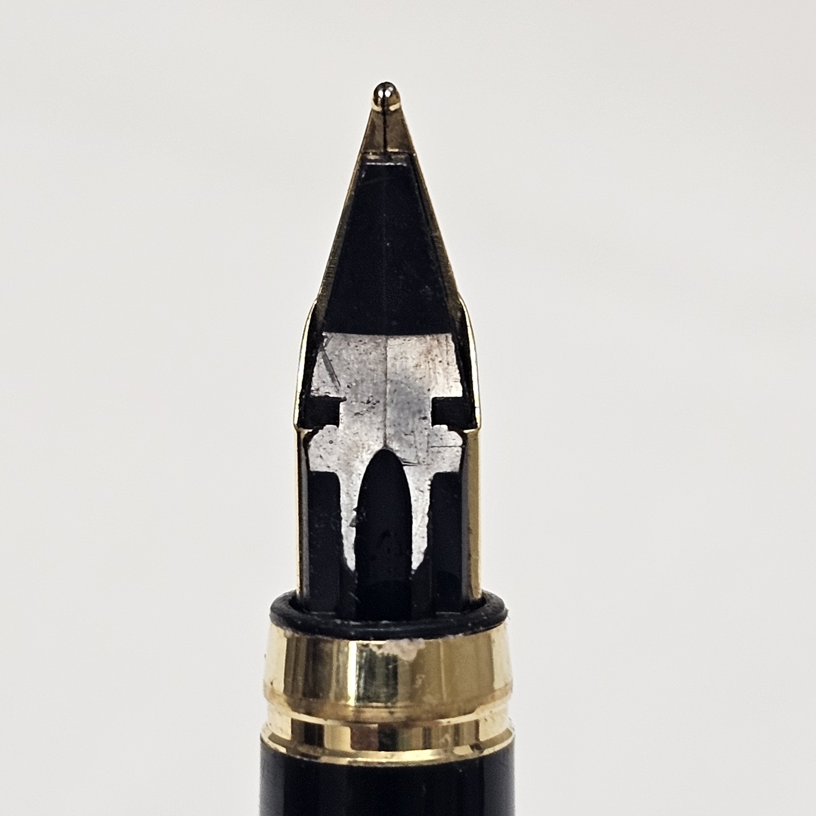 Vintage Quill Fountain Pen Gold Tone USA Medium Nib M Untested As-Is
