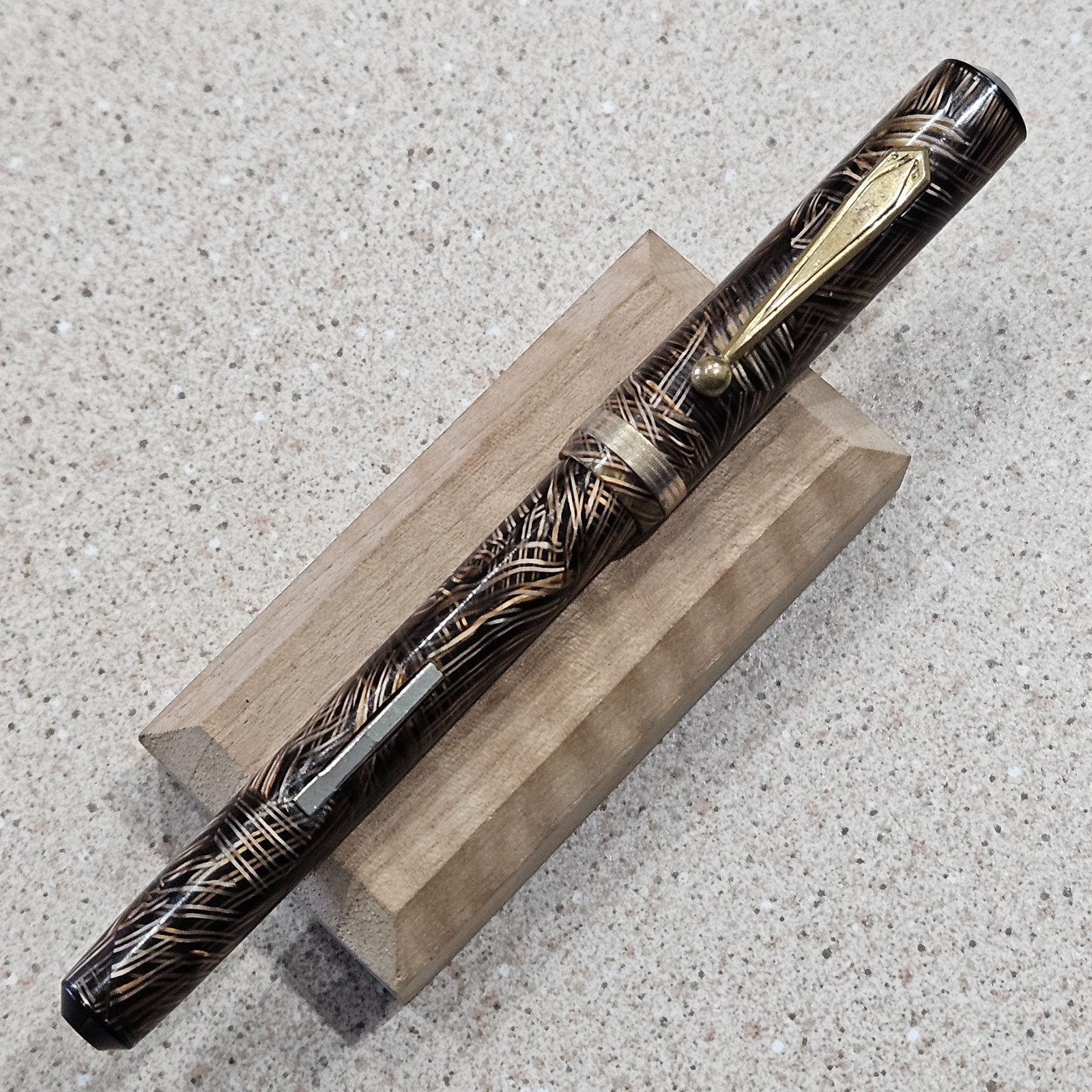 Vintage Unbranded Lever Fill Brown & Black Crosshatching 5-1/8 Inch Fountain Pen