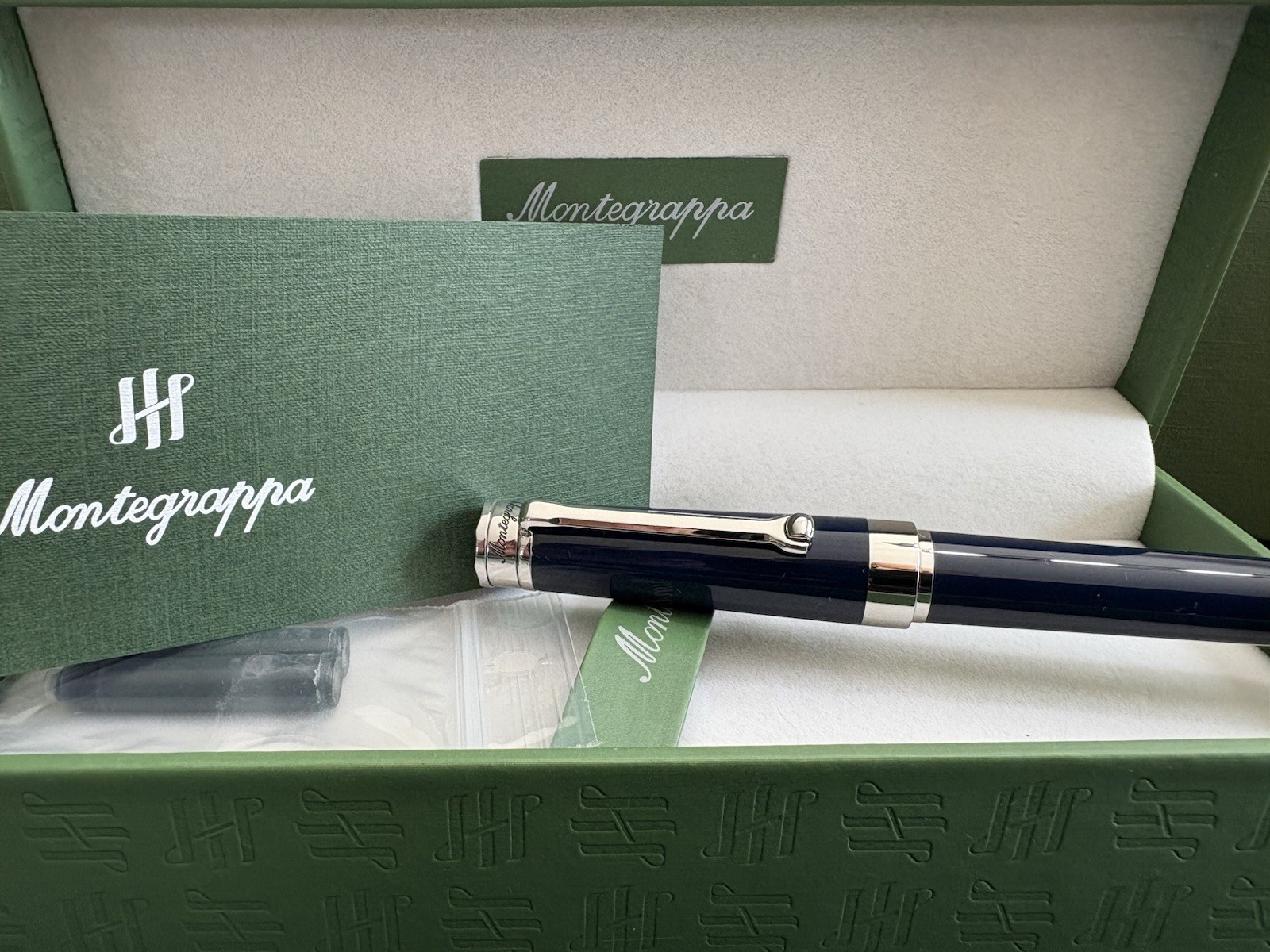 Montegrappa Parola Navy Blue Fountain Pen Fine Nib ISWOT2AD Italian Boxed Set