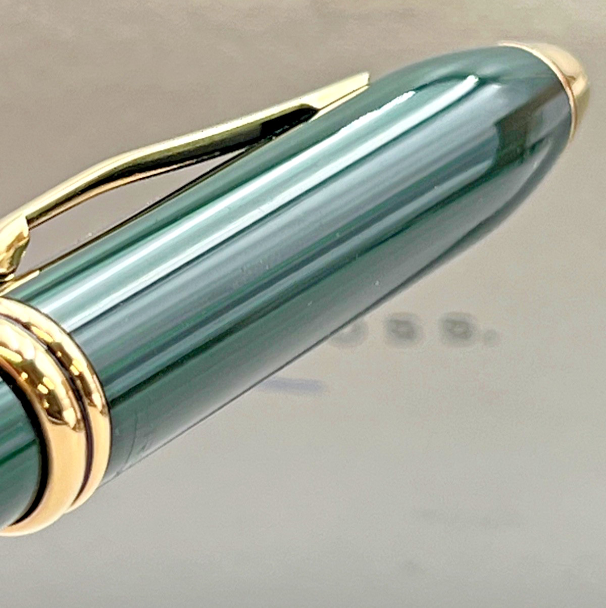 Cross Townsend Translucent Green Lacquer Fountain Pen 14K 585 M-Nib 🇺🇸 696-5MA