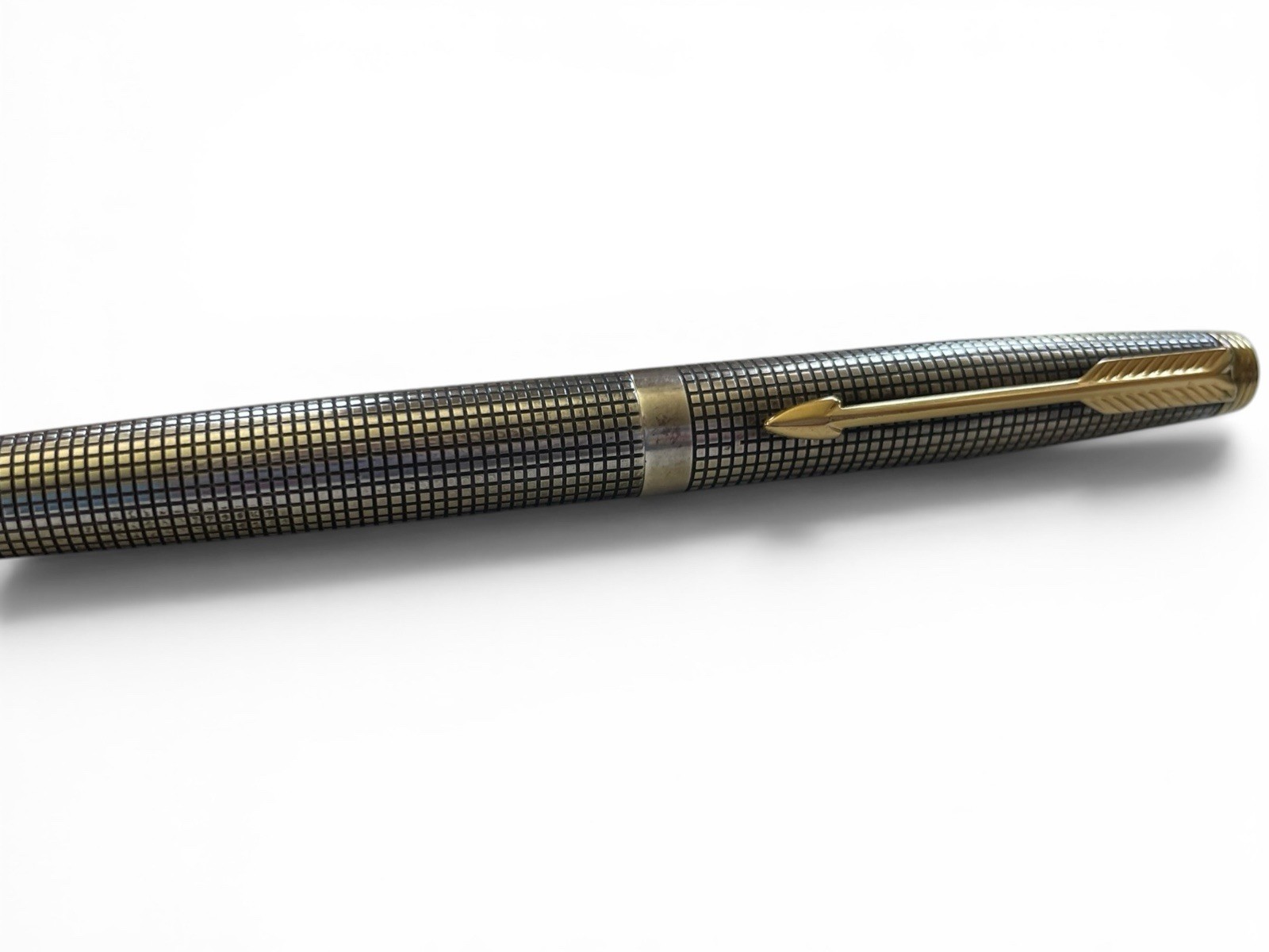 Parker Metal Grid Pattern Fountain Pen, 14K Gold M Nib, Blue Ink, Gold Trim