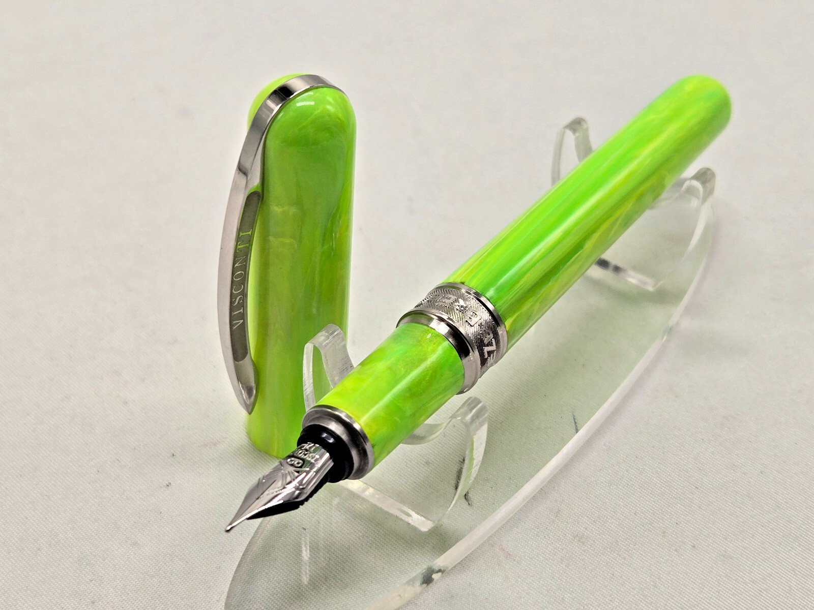 Visconti Breeze Marbled Lime Resin M Nib Fountain Pen+converter