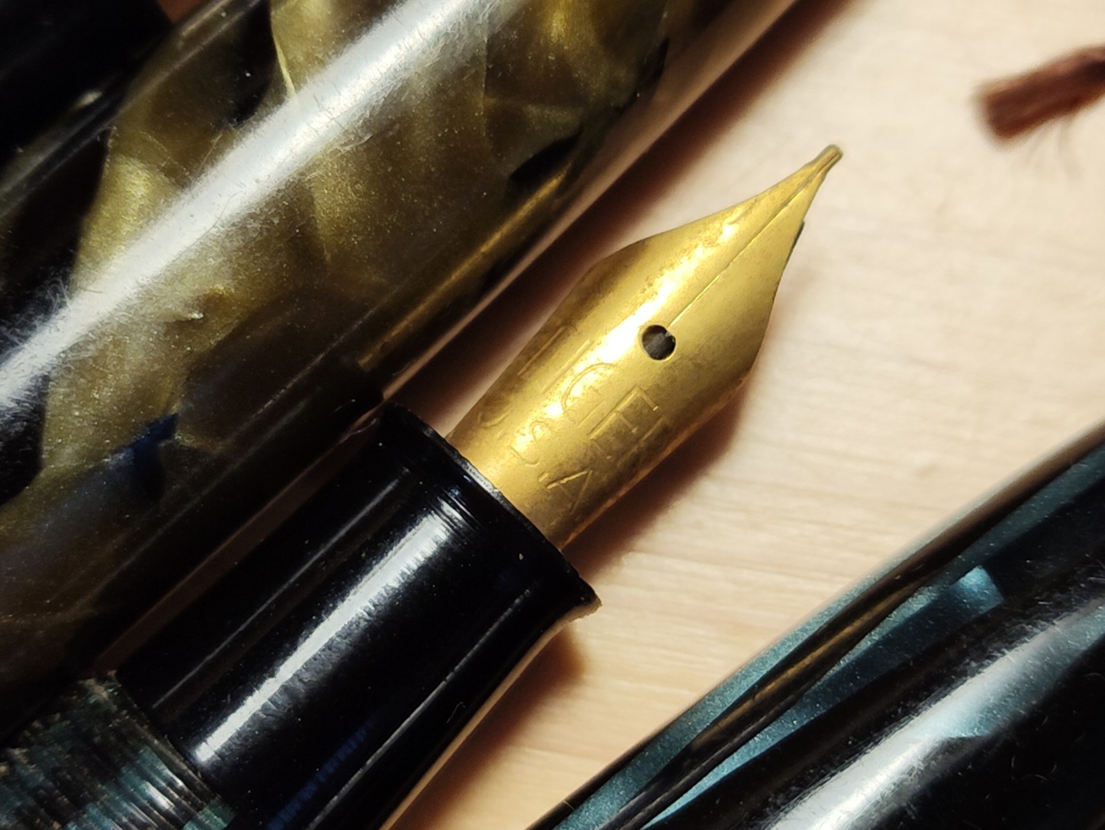 Beautiful French lady fountain pens. Art Deco / France 1930.