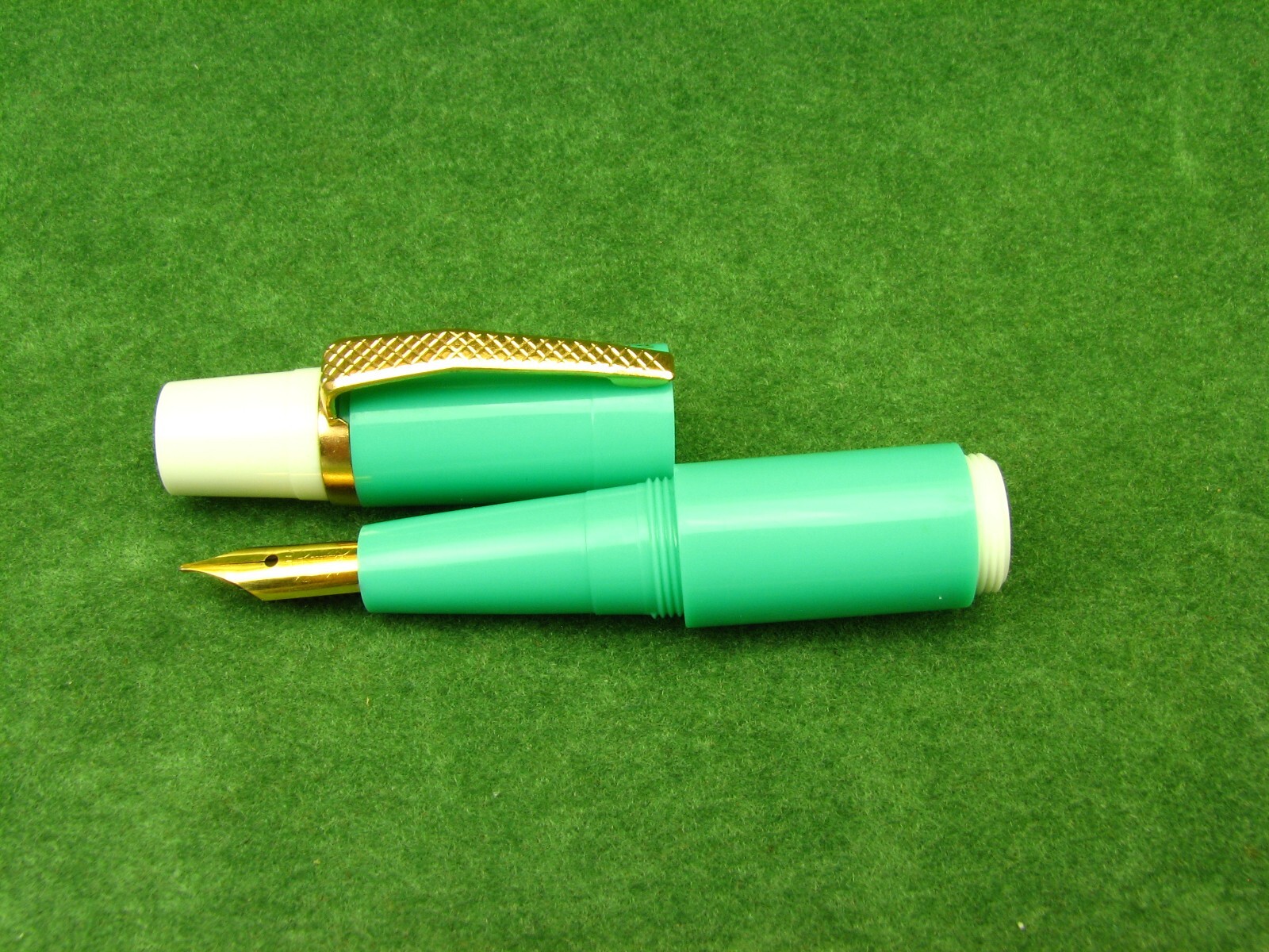 Vintage TA TUNG 361 GREEN Fountain Pen China 80s